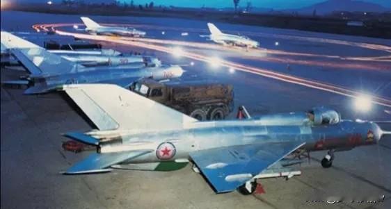 曾经无偿援助朝鲜40架歼七Ⅰ后期型
20世纪80年代初期，朝鲜领导人金日成向中国