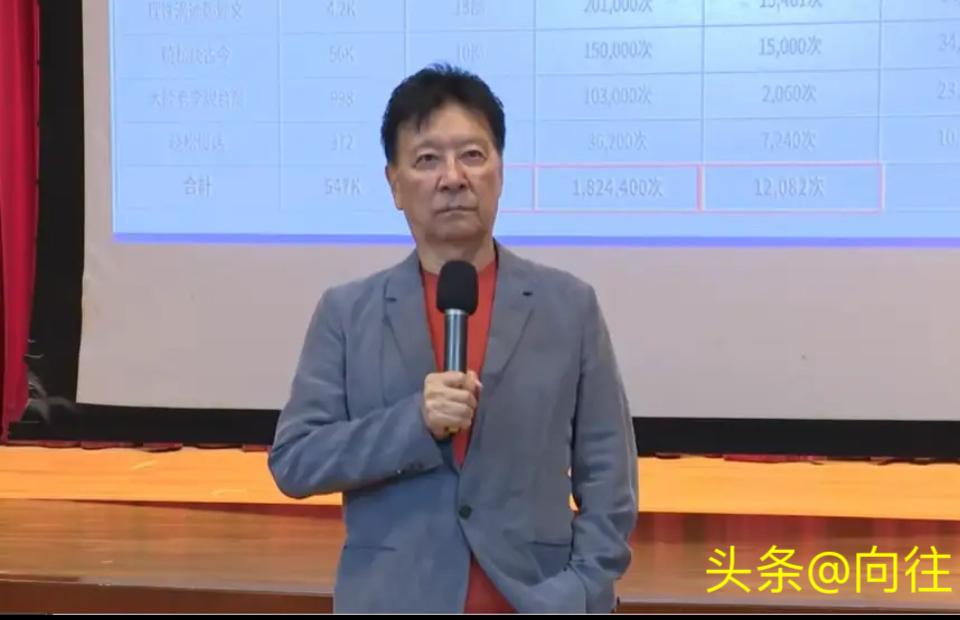 赵少康骂郑丽文“只在嘴上有战力”？这话听着像嘲讽，实则暴露了他的底气虚！自己两篇