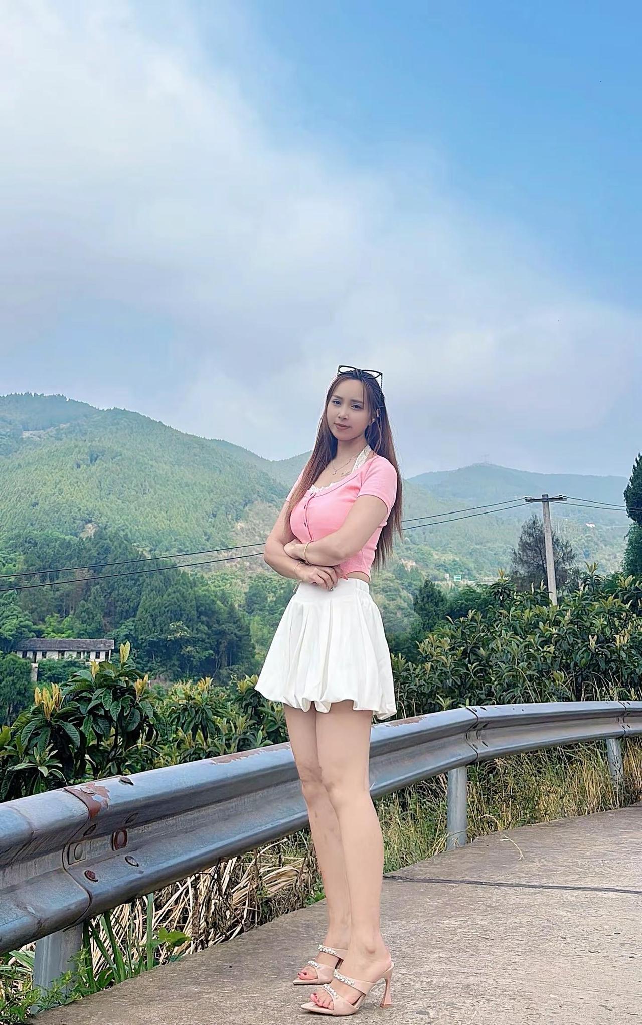 如果我是一个三言两语就能撩到的女人，那我的男人何止你一个。如果我是一个崇尚物质的
