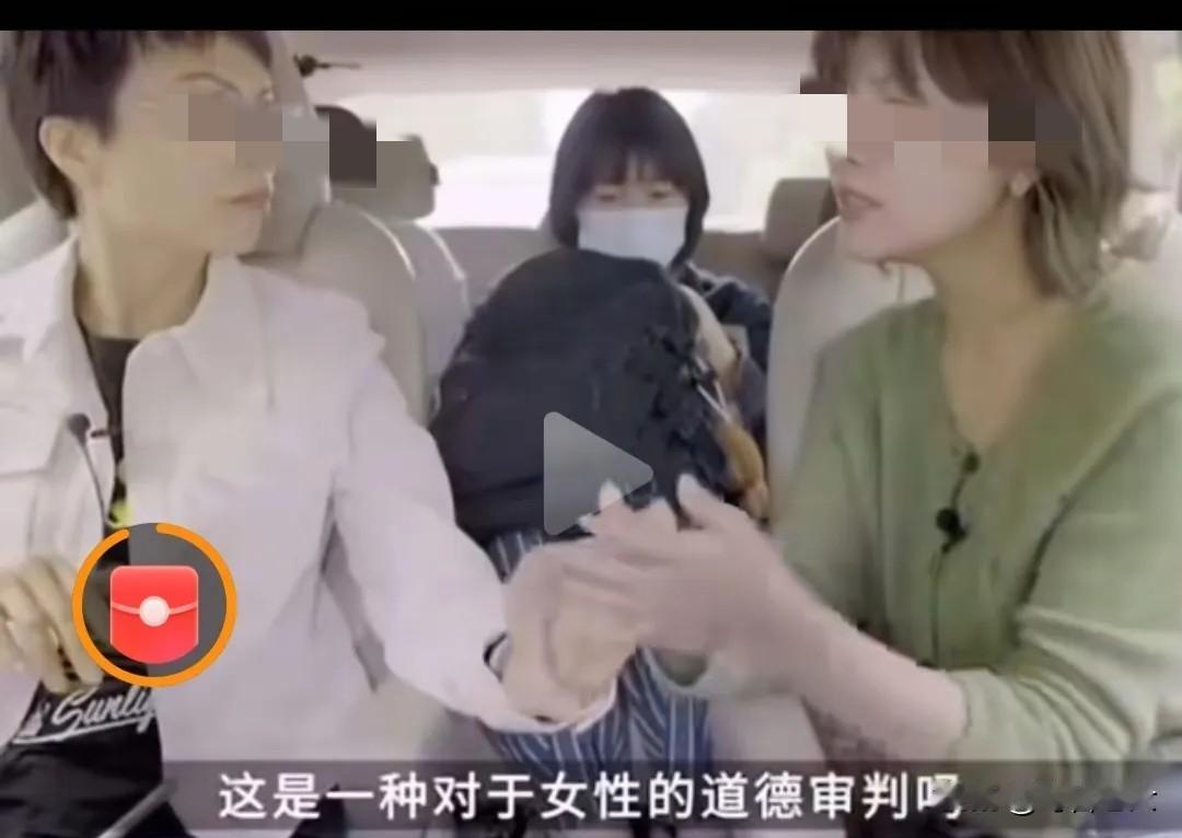 绿衣女：要废除亲子鉴定，这是对女性的极大侮辱！

职业鉴定师：为什么这么说？
