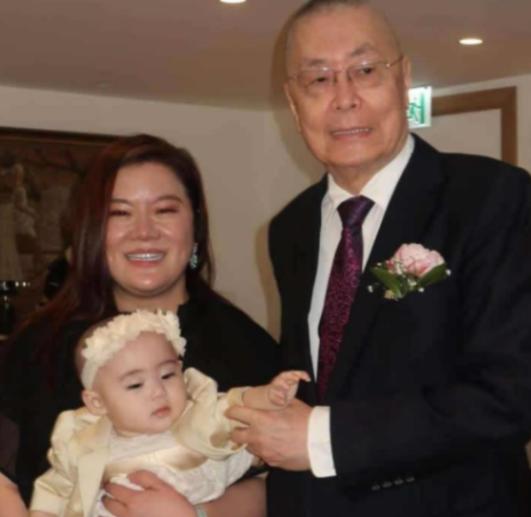 他是叶帅的女婿，78岁再次结婚，81岁妻子给他生了个女儿，84岁又添一子，再次当
