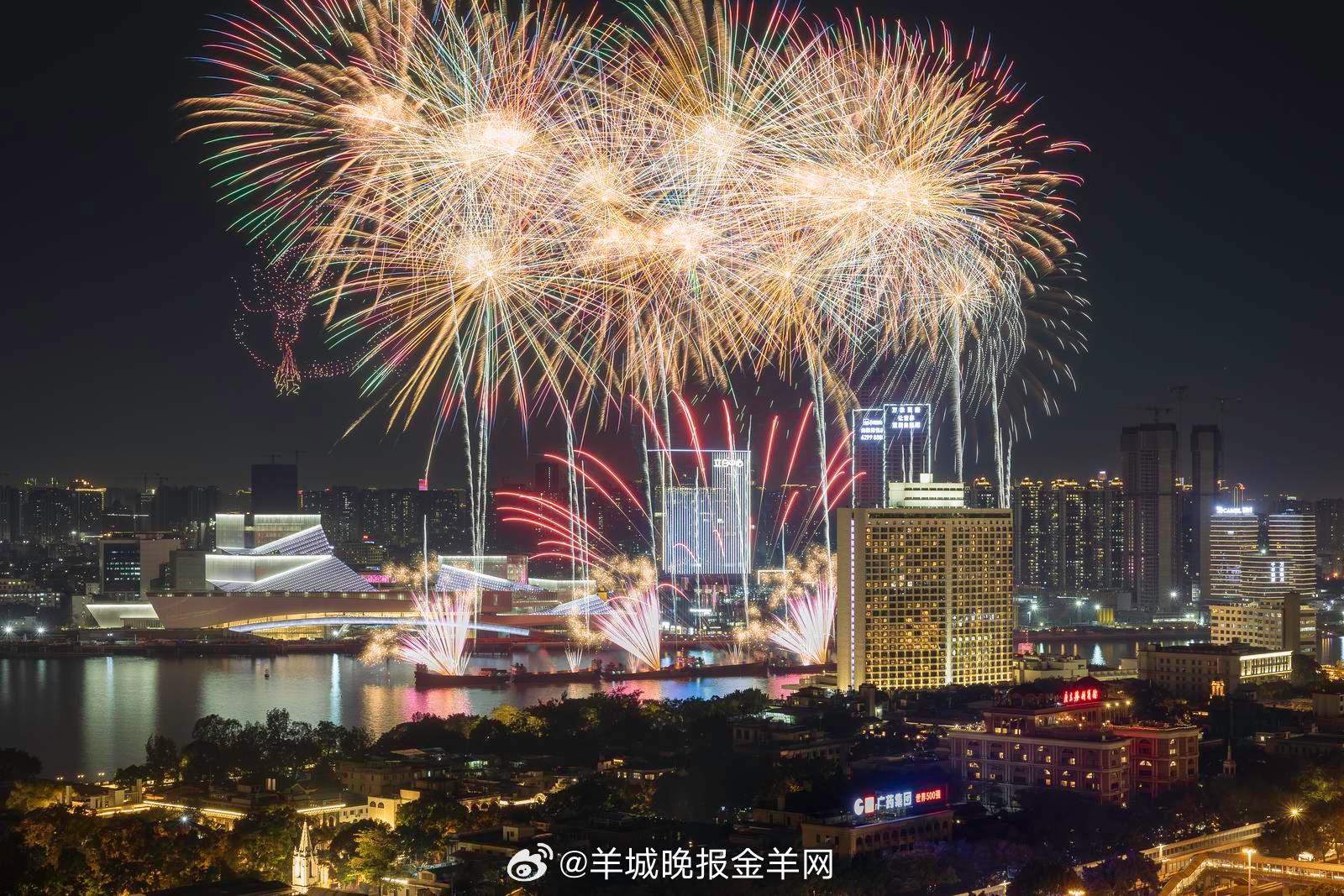 🌙 #晚安# 收拾好行囊，也收拾好心情。告别家人的叮咛，带着故乡的温暖出发。明