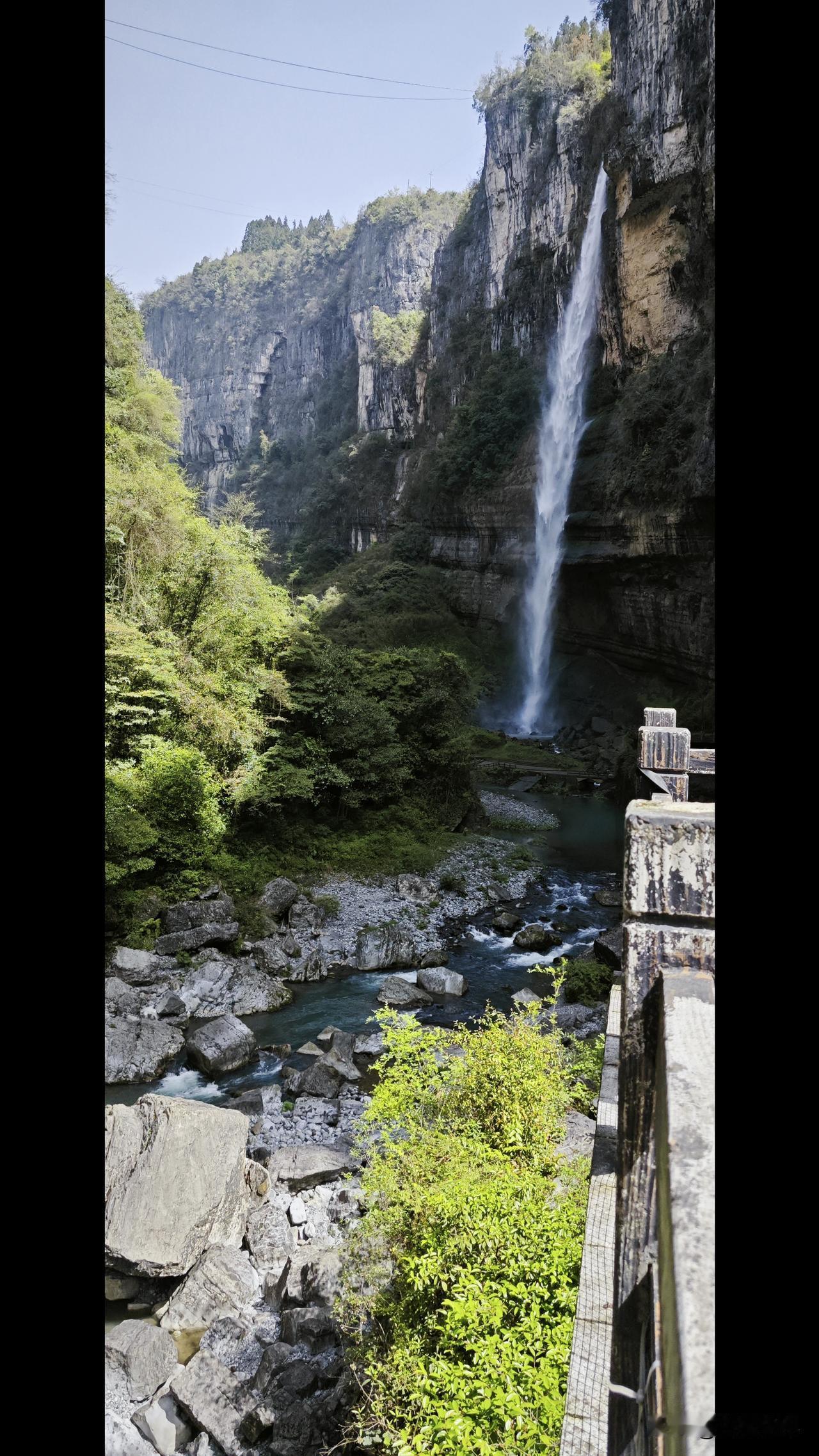 游恩施大峡谷云龙地缝:沐抚飞瀑赏心悦目，景区厕所美中不足——
 
4月4号游览云