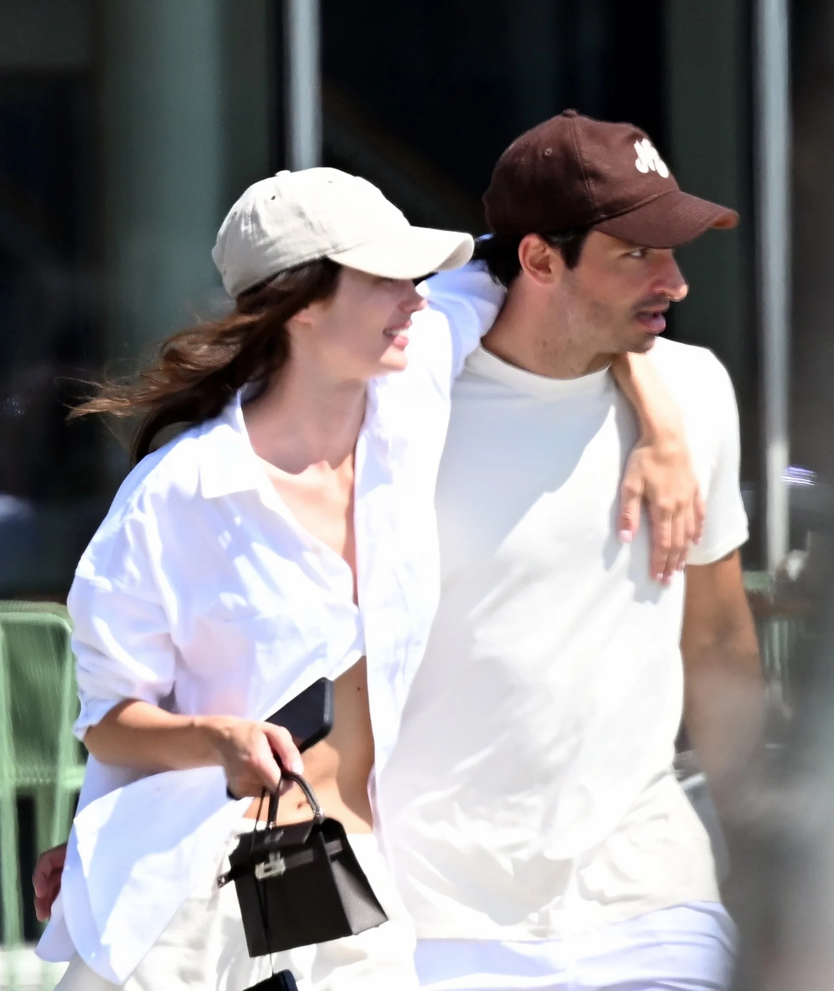 教科书式情侣装🤎🤍📸Just Jared