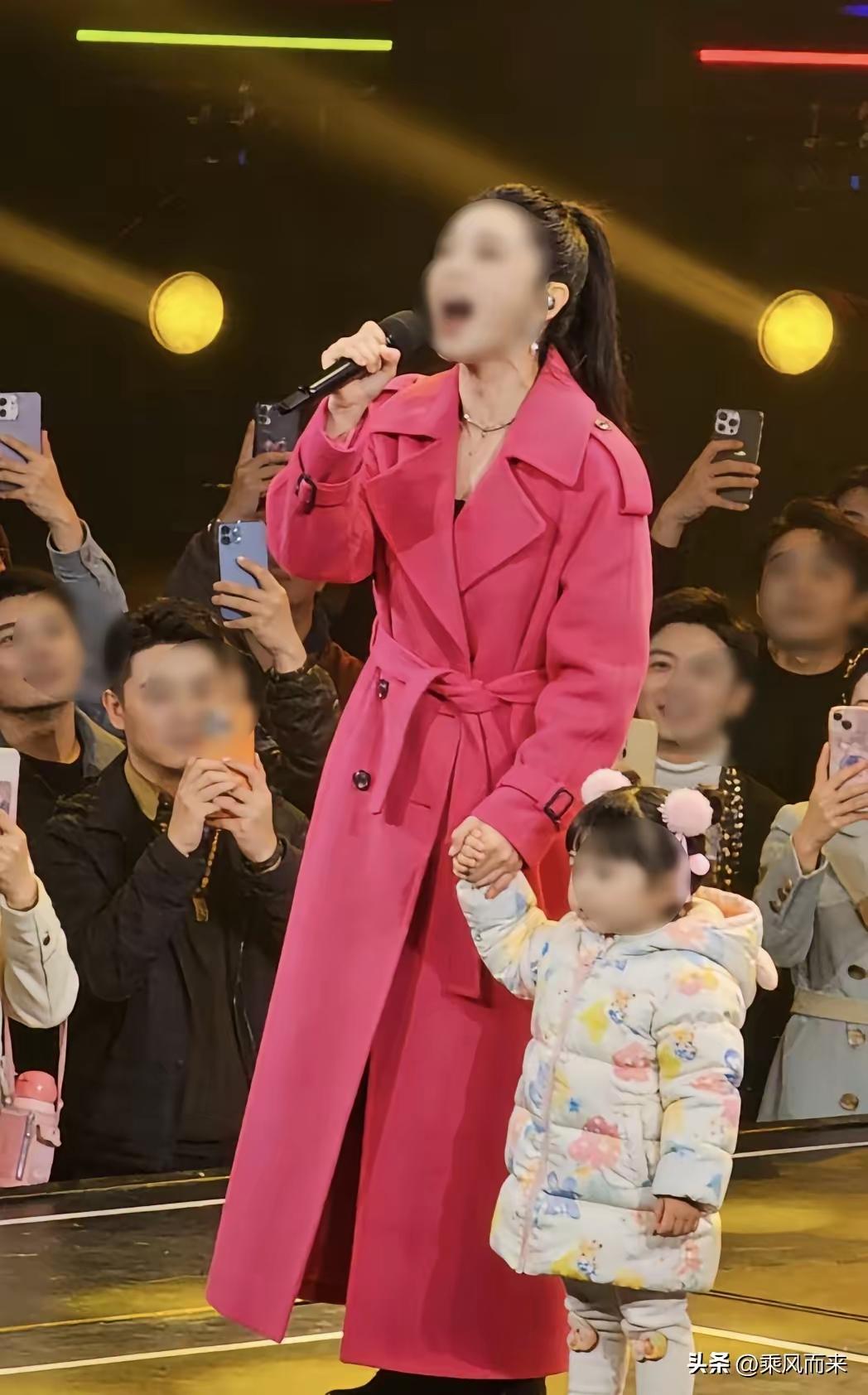 一离异女子带着2岁女儿相亲。她唯一的要求就是帮她偿还20万元的贷款。
结果没有人