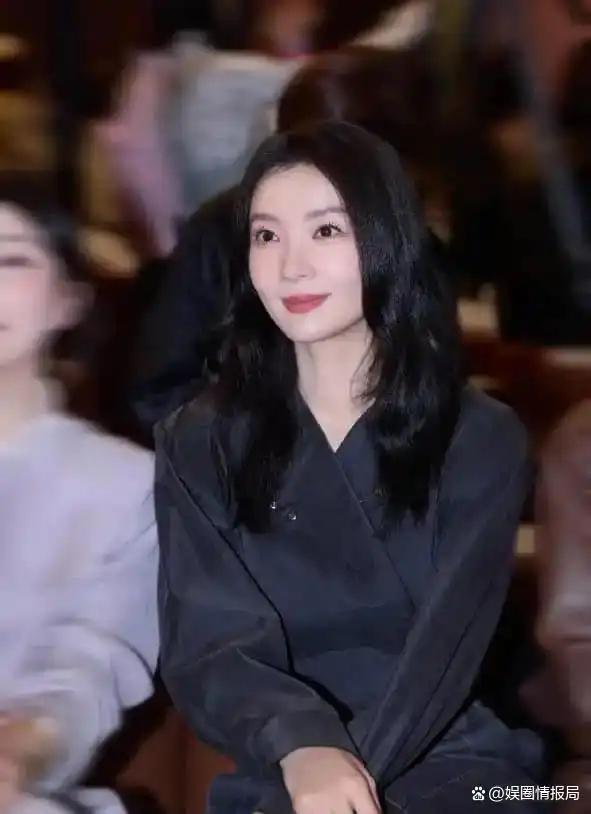 齐溪一家三亚度假尽显温馨：王传君化身