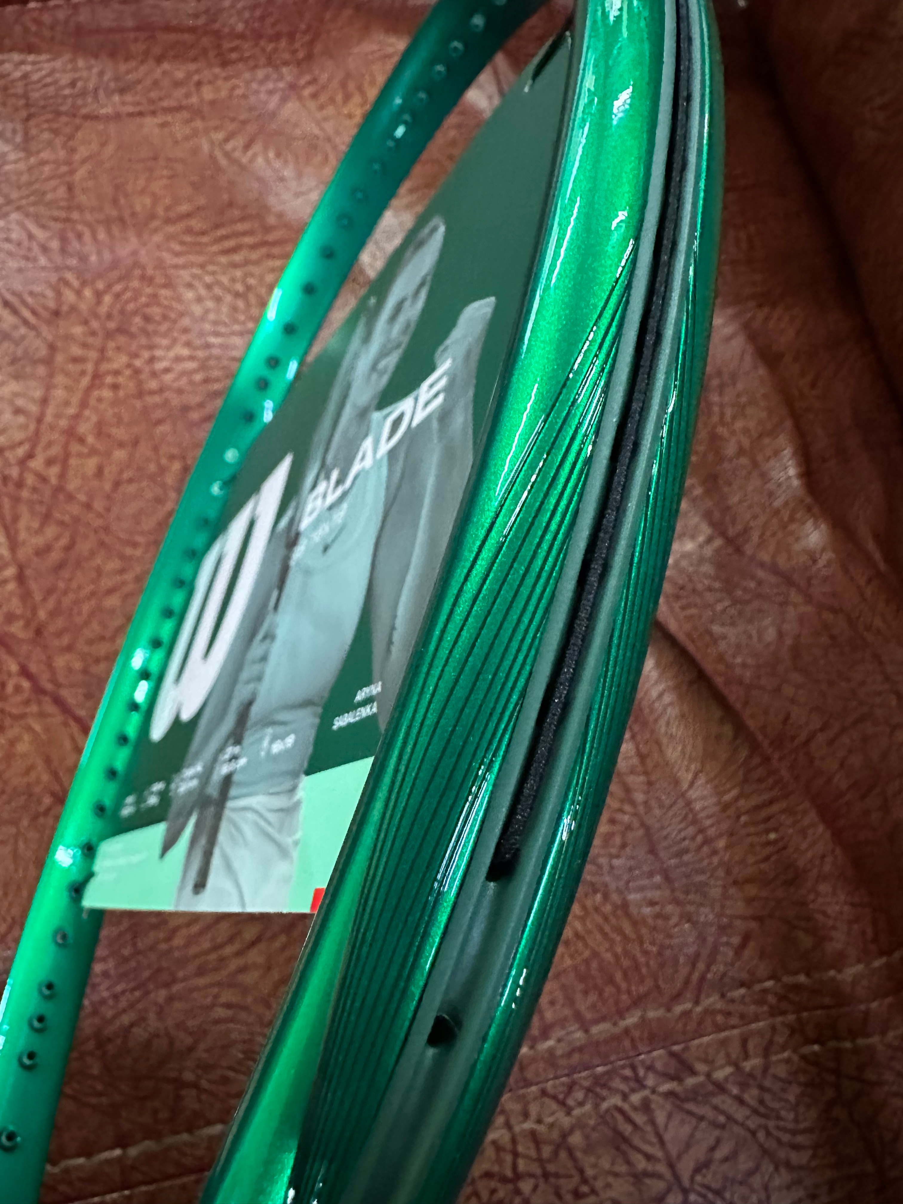 “碧玺绿刃”来也！两年前，虎妞萨巴伦卡拎着W家的Blade V9澳网夺冠，两天前