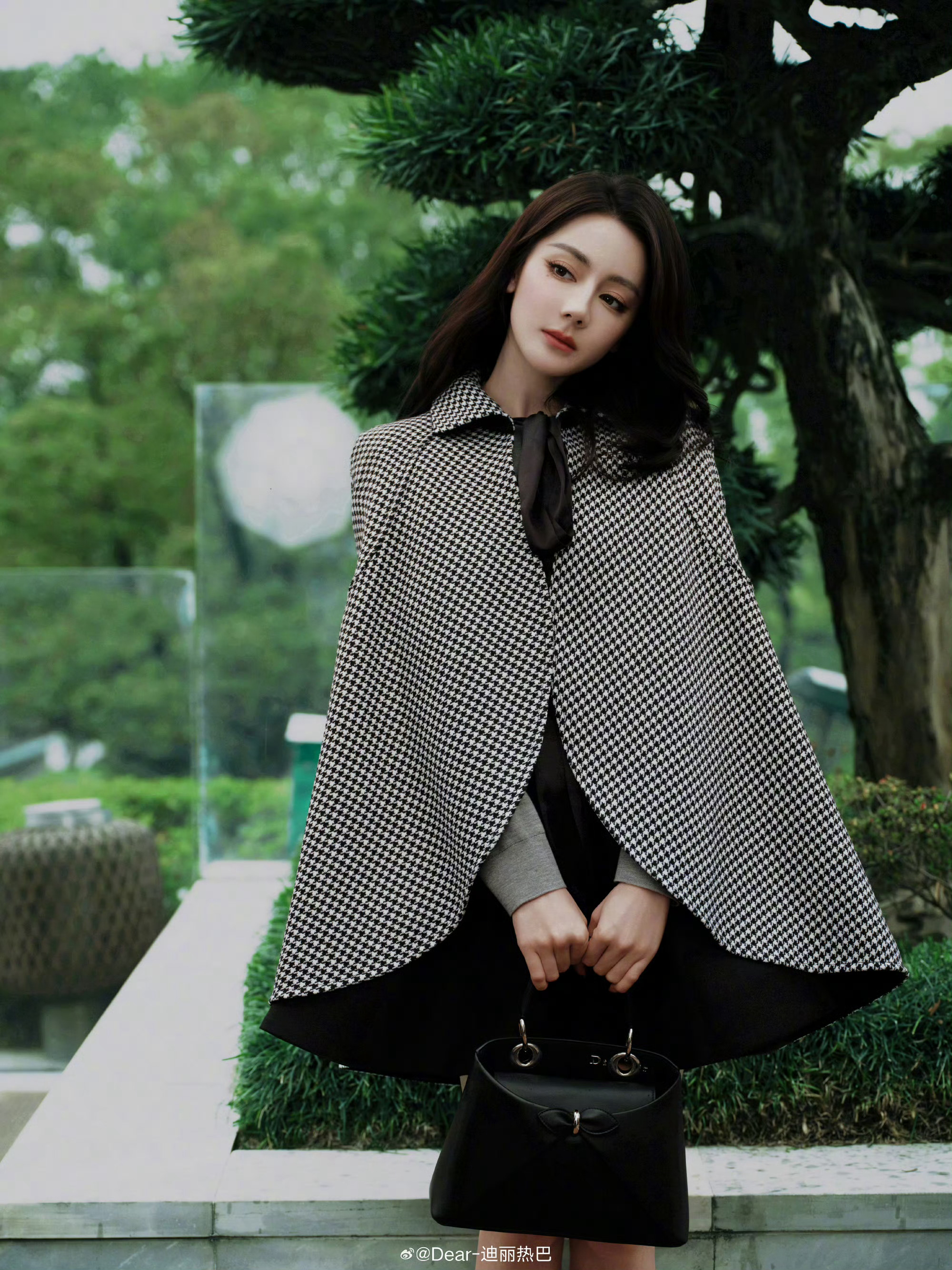 迪丽热巴迪奥宣传图🈶迪奥女郎很凌厉哦！酷 ~期待明天