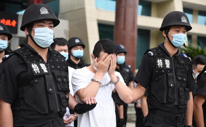 中国稀土机密遭泄密！副总经理收51万美元后叛国，网友怒斥：判太轻！
稀土这玩意儿