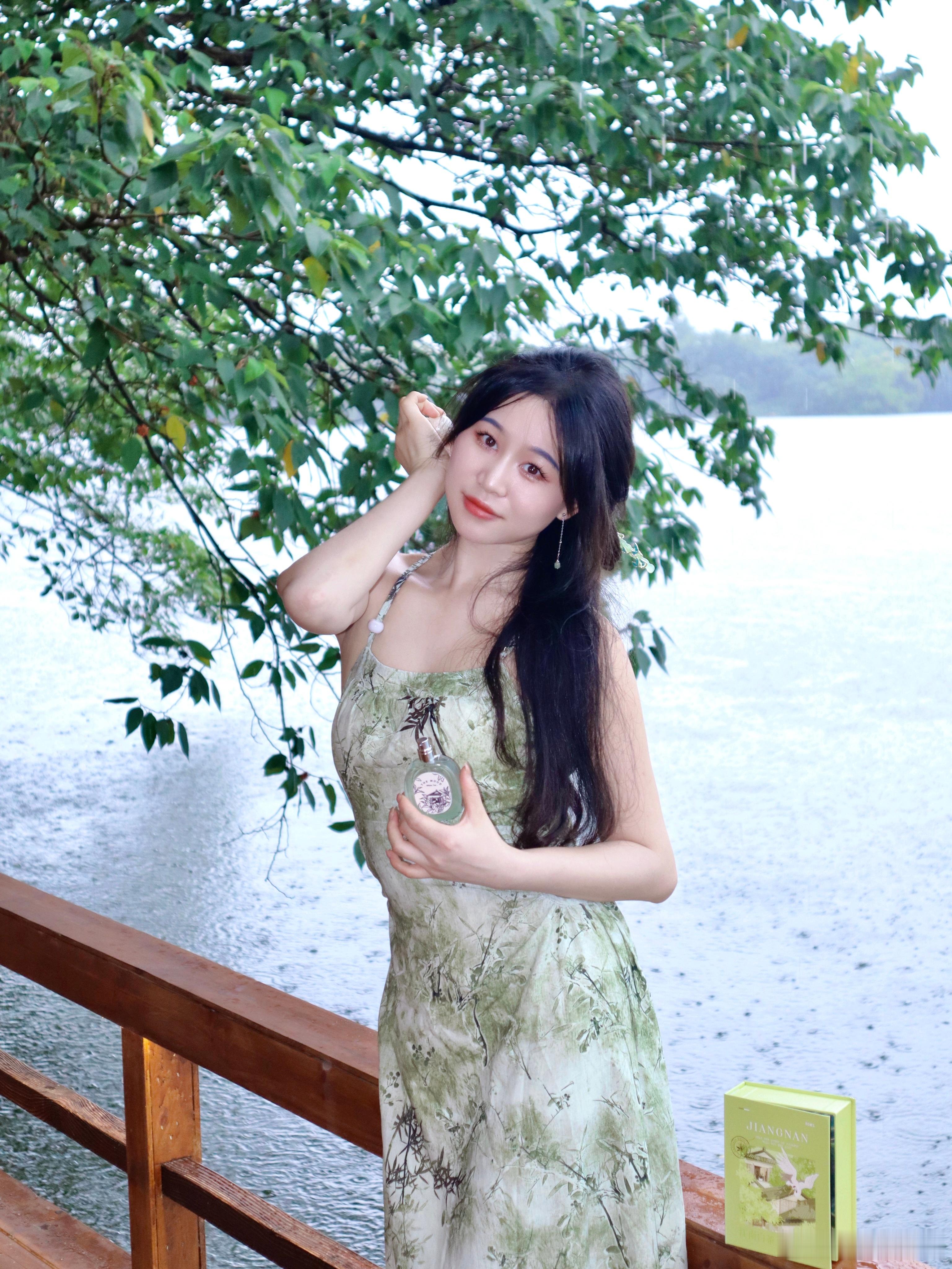 物不语，雨却懂🍃 ​​​