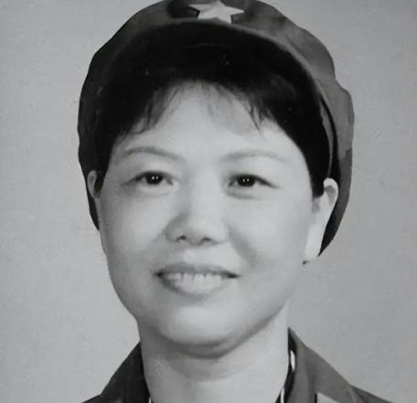 71岁离婚，6个子女却说早该如此
1980年，71岁的开国上将陈士渠与妻子协议离
