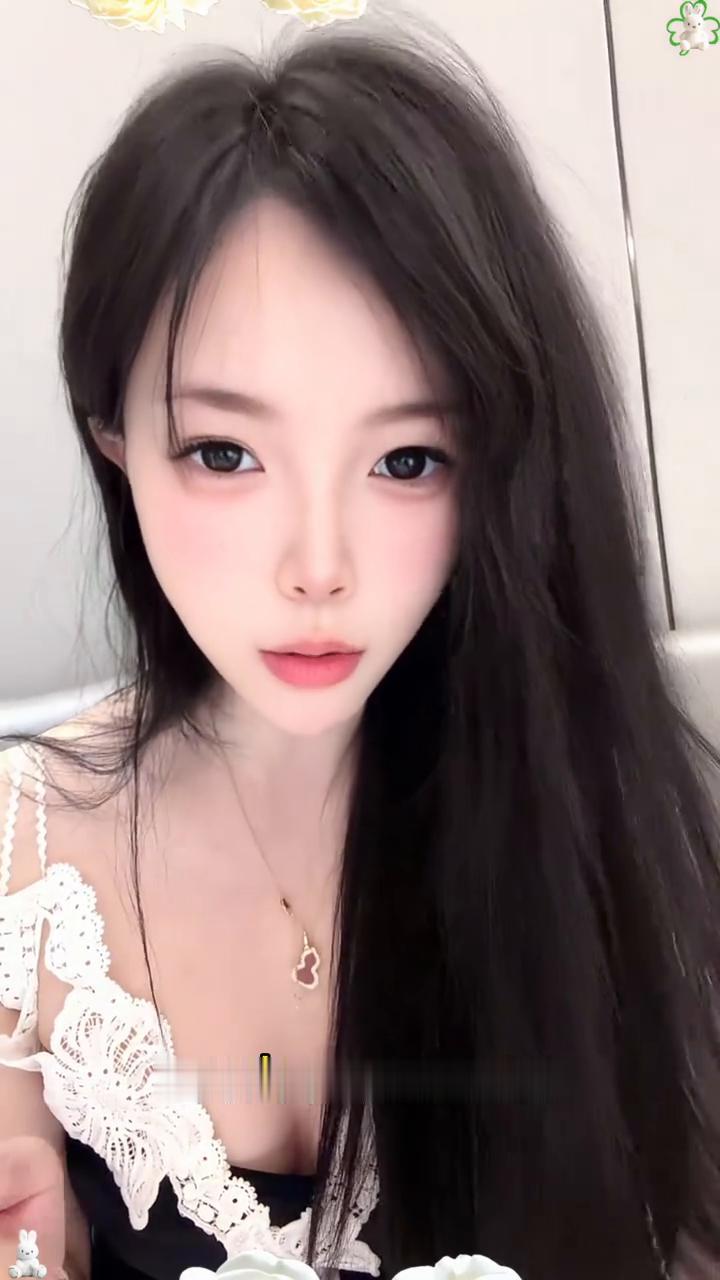 周末复盘发现了个细思极恐的点。最近出现的李一恩光模块之父，每次直播间10万人+。