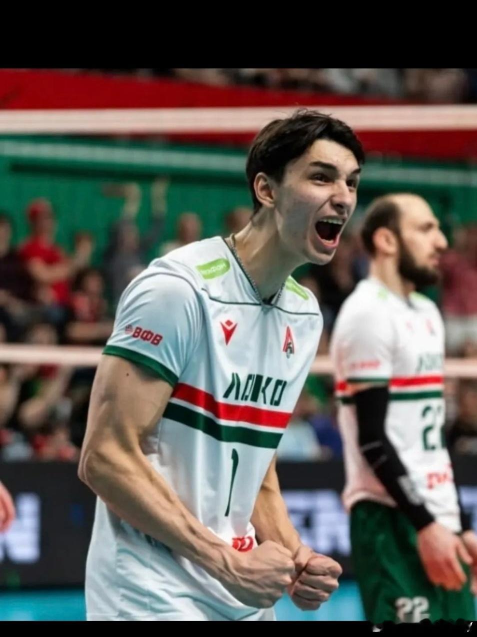 小尼古洛夫受伤，通过超声检查发现，其主要问题为：背部拉伤以及胸部肌肉拉伤。他的父