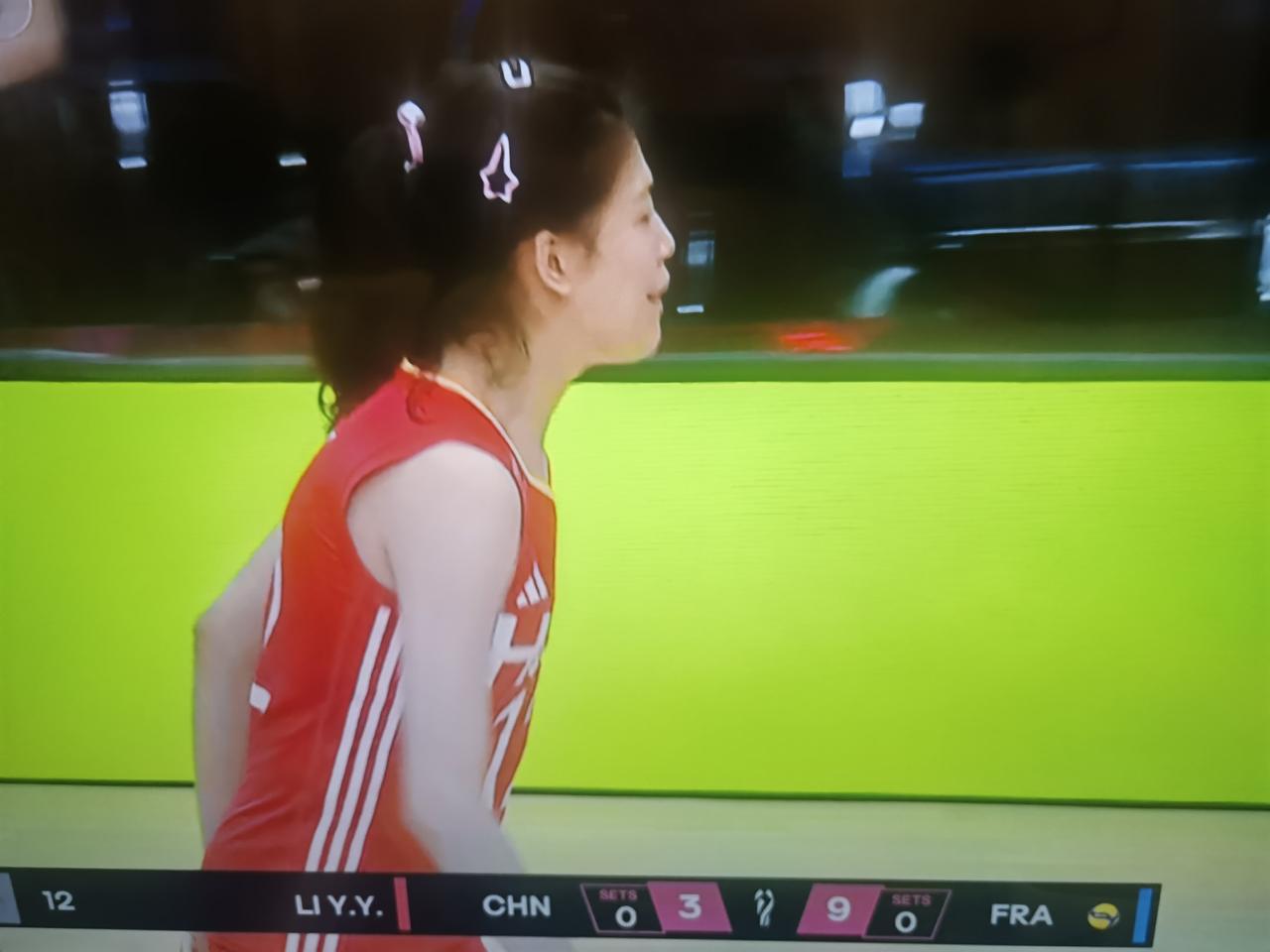中国女排开场3：9落后法国女排，李盈颖上场立刻扭转局面！
       开场中国