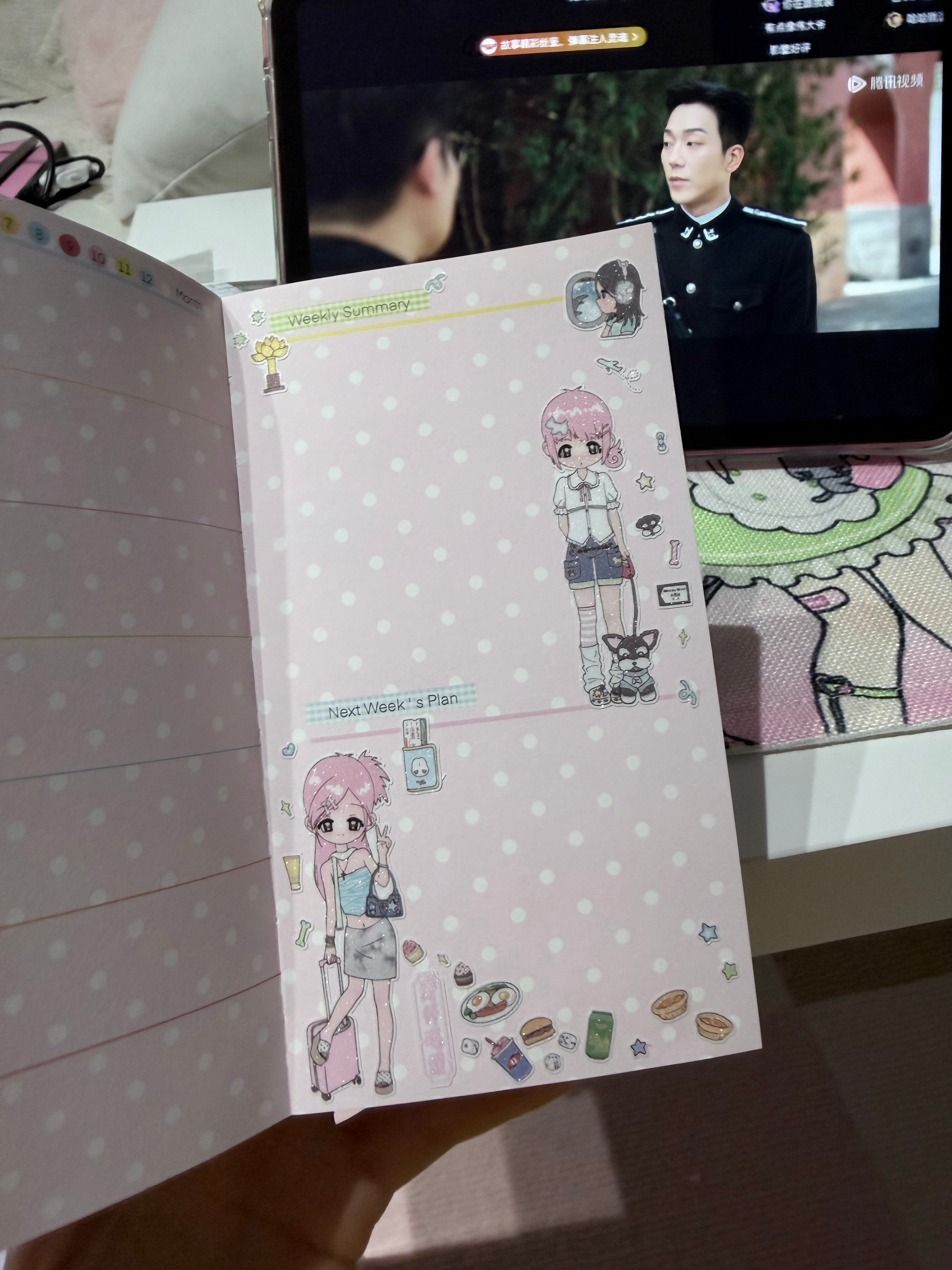 今天的拼贴（我乱贴的）我的贴纸快被我贴完了嘿嘿嘿 