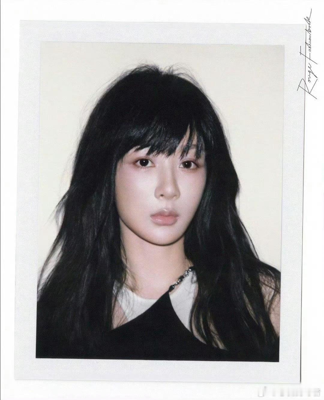 内娱撕拉片的神撕拉片的风吹遍了内娱 立体五官好能打，裸色系妆容松弛酷飒，的撕拉片