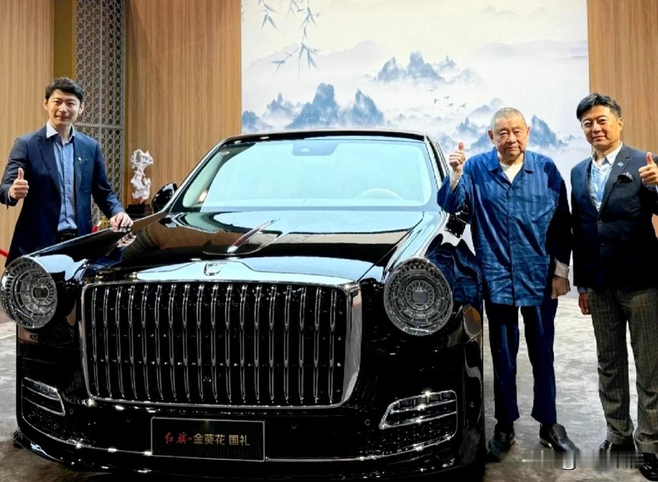大刘还是懂的，一台700多万的红旗国礼对他不算什么，可态度决定一切。车很漂亮，识
