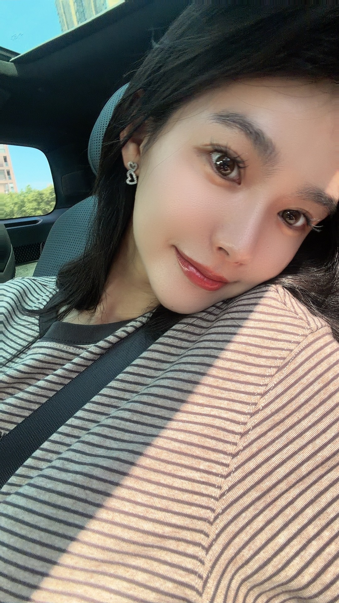 迷迷瞪瞪去机场啦✈️咱们浓颜系，素颜涂个唇膏是不是就行了？（自恋脸） 杭州
