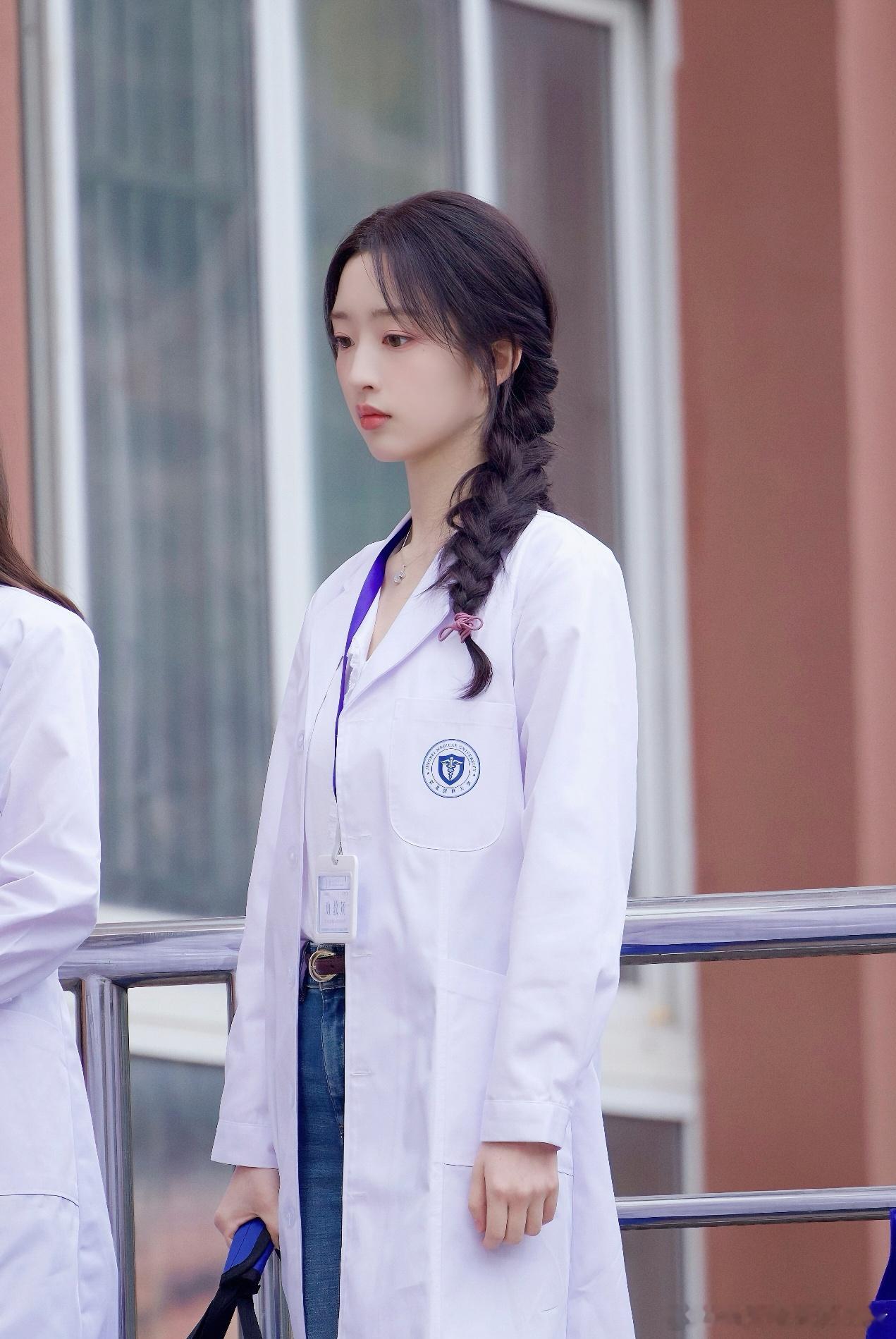 邓恩熙告白医生造型👀 