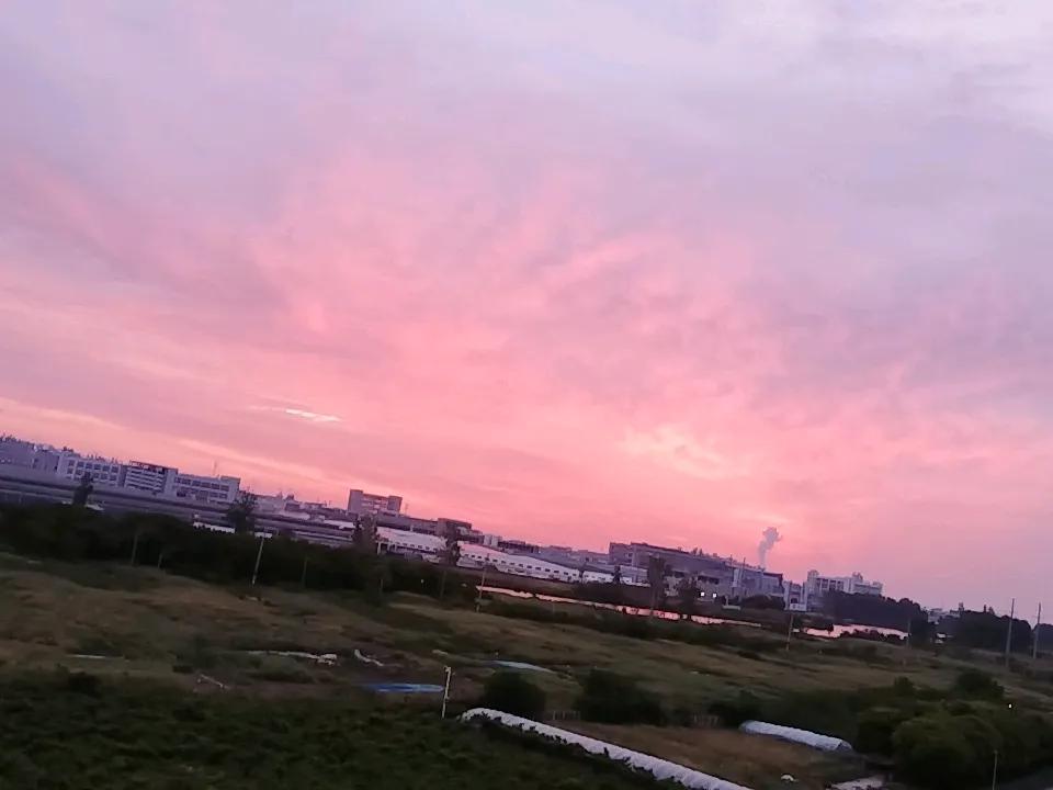 清晨和夕阳时分的常熟，那景色简直绝了！就像被大自然这位顶级画师用浓重的色彩泼墨。