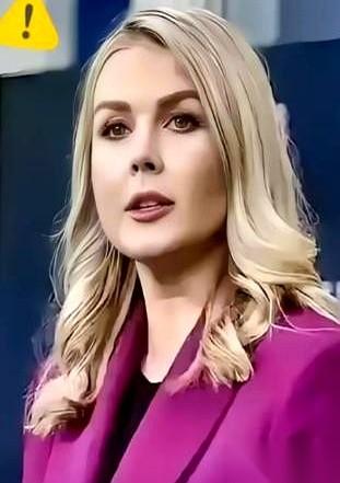 白宫新闻秘书莱维特，站在台前，语气平静得像在念一份天气预报。
但她嘴里吐出的每个