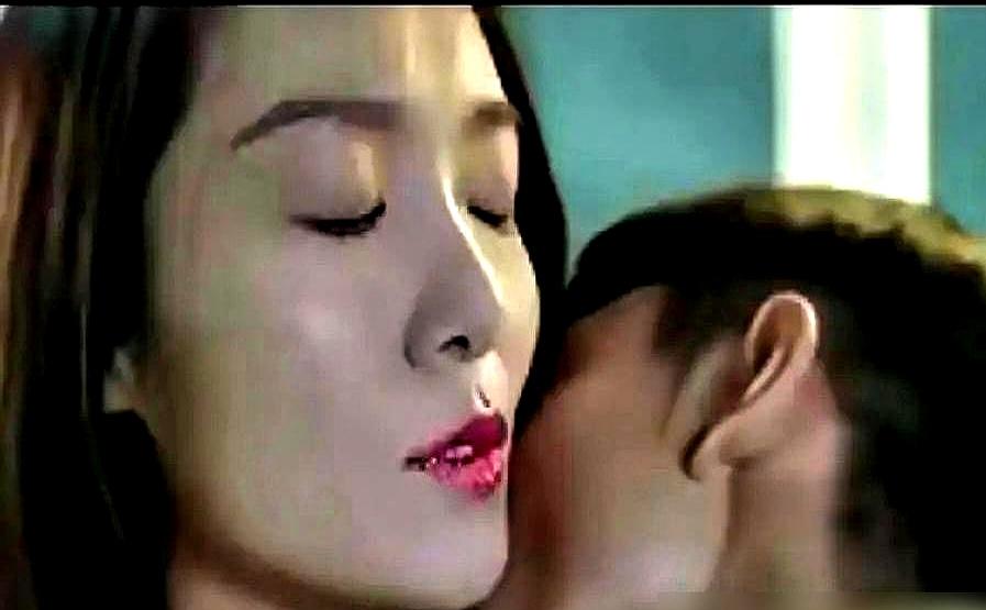 张一山拍吻戏没拿捏好尺度，事后鞠躬道歉！
 

2016年拍《春风十里不如你》，