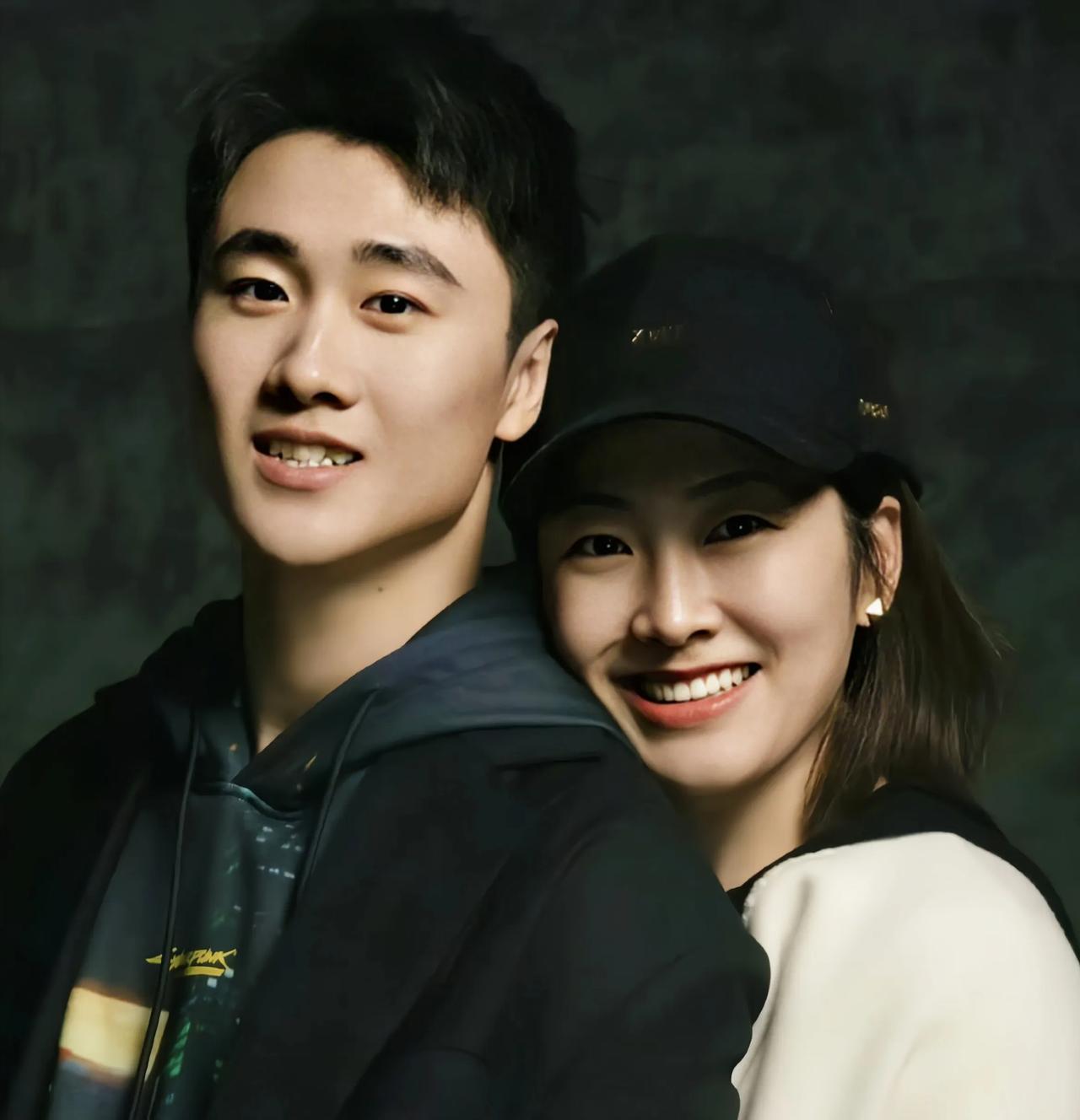 看完徐梦桃这事儿，我突然有点理解她为什么选王心迪了。

说起来，他俩差5岁，他第