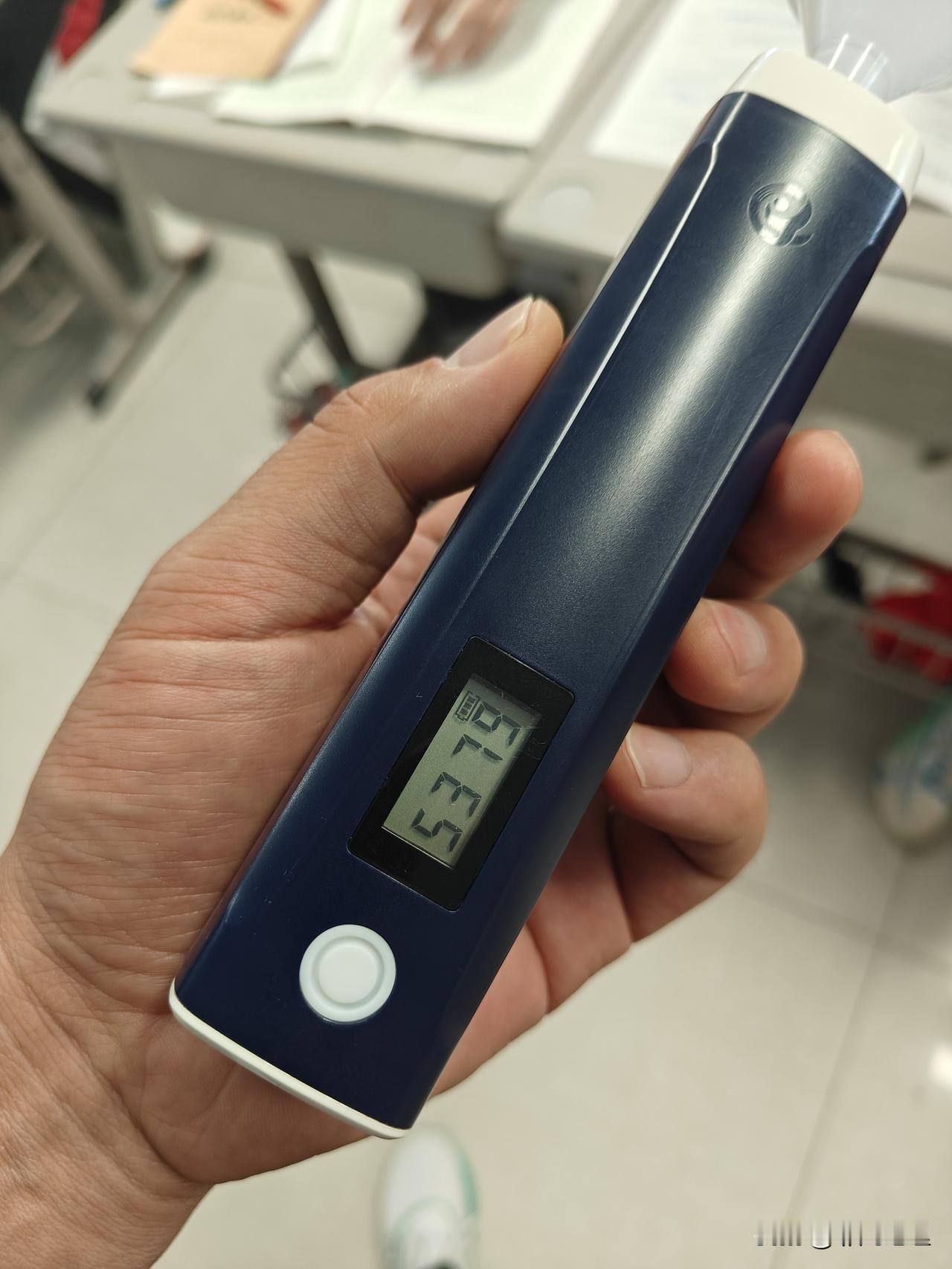 47了，肺活量还能吹到5000多！
学生体测，我看有的同学吹两千都费劲！
我小试