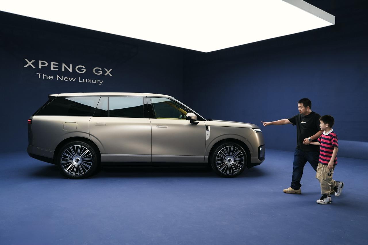 小鹏全新旗舰大六座-GX来了，全尺寸的体量！奶爸我帮各位先体验了！不仅我满意，我