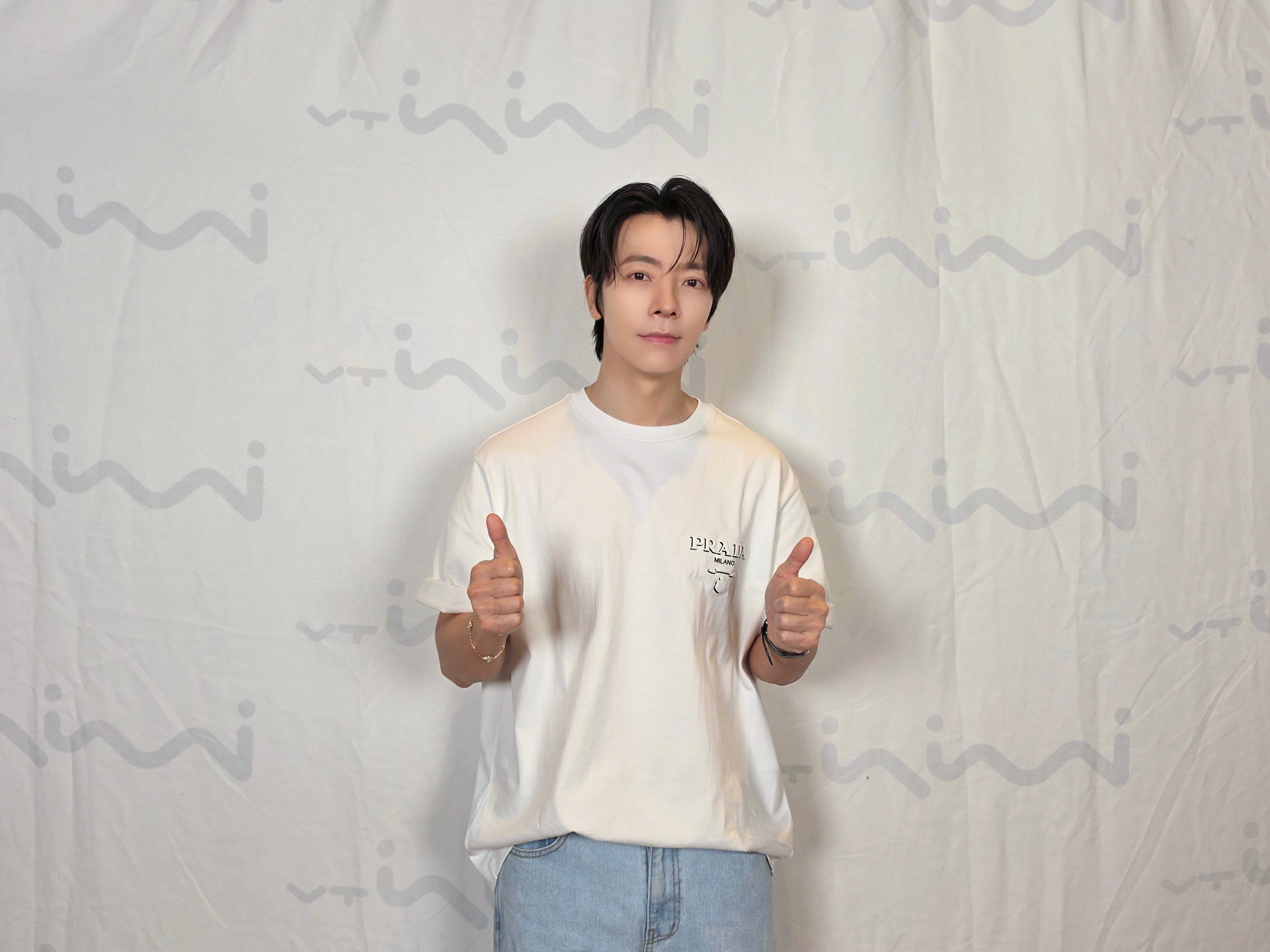 “CB百蓝_。260607 D&E official更新李东海 相关：[📸]D