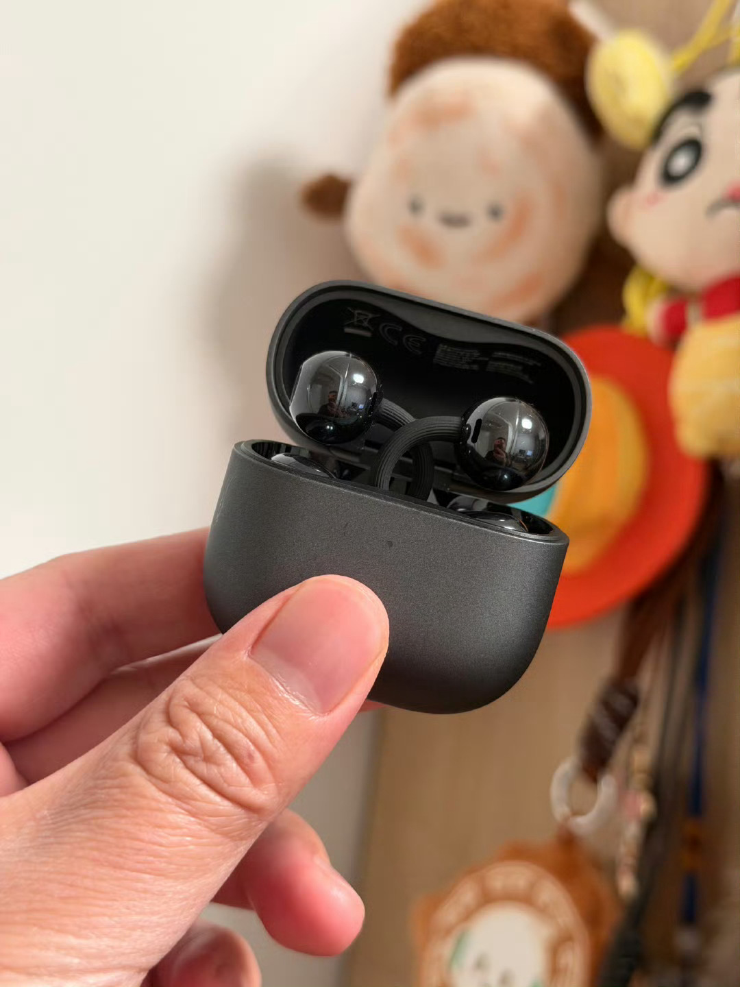 买过最不会吃灰的电子产品 我觉得就是耳夹耳机了买了之后就像长在了耳朵上一样 成为