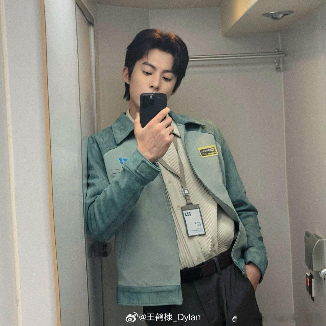 王鹤棣也没逃过上18楼十八楼怪谈+恐怖歌谣双重刺激，王鹤棣深陷悬案，手上血迹、失