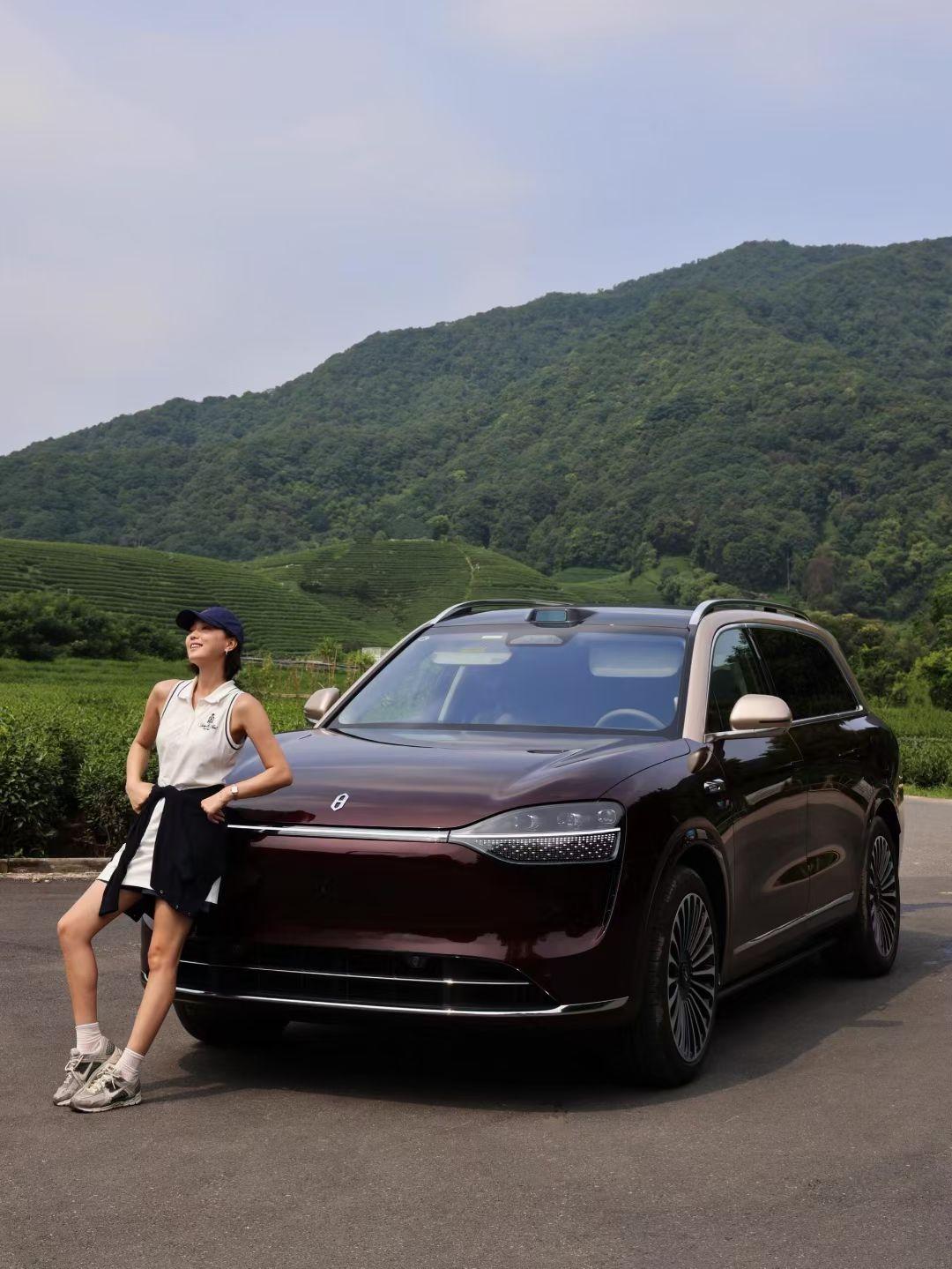 把疲惫关在车外，把自在装进每一段路程，光随路变，安全加倍，自由自在，满载欢乐。