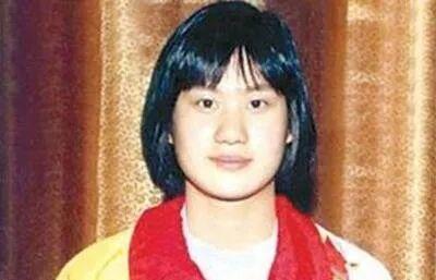夺32枚金牌被开除国家队，名字曾作年号，在地摊卖菜令人惋惜？
 32 枚金牌，最