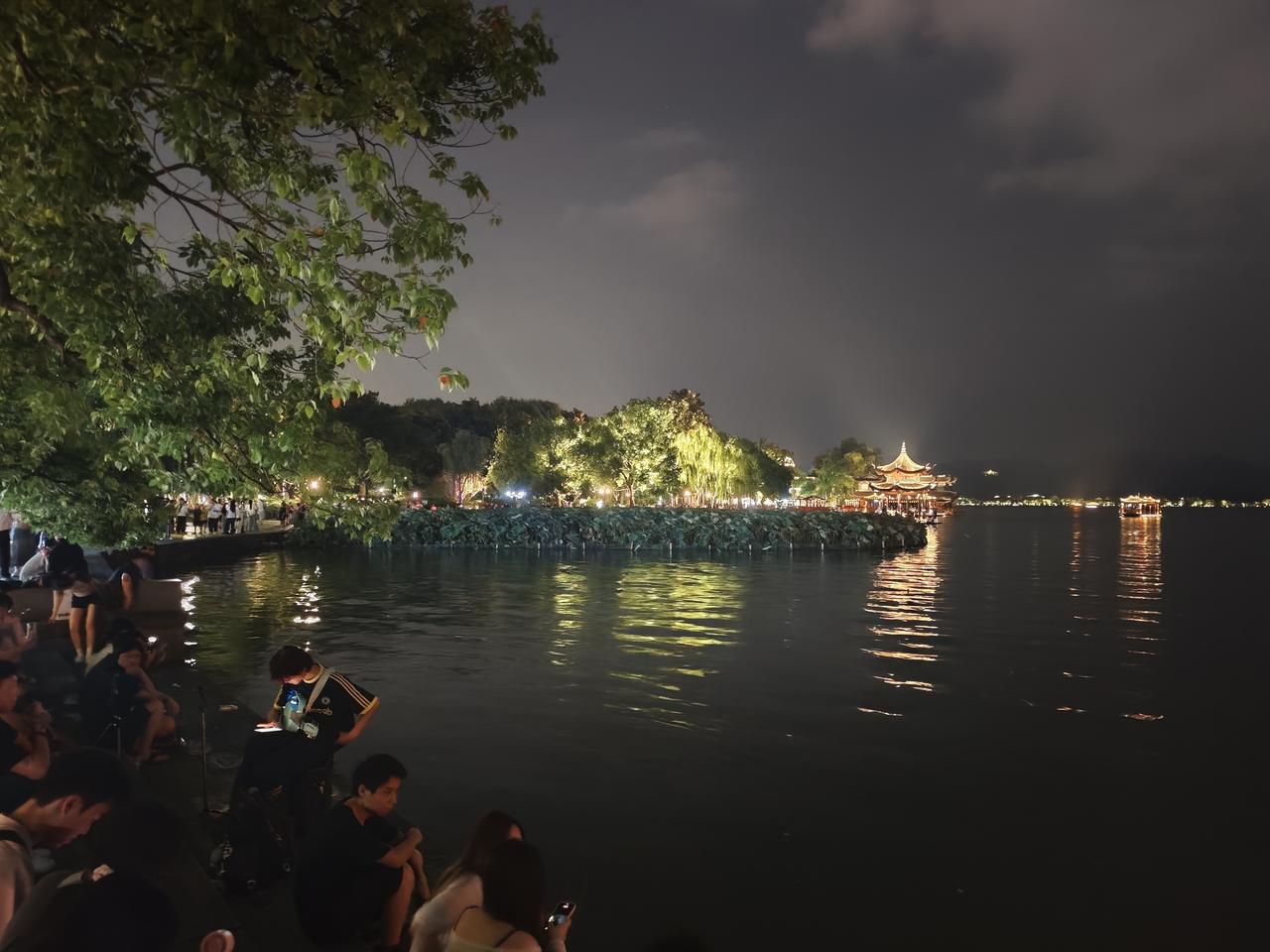 我支持禁用不可降解塑料制品，为了我们有个好的生存环境，为了给子孙后代创造一个没有