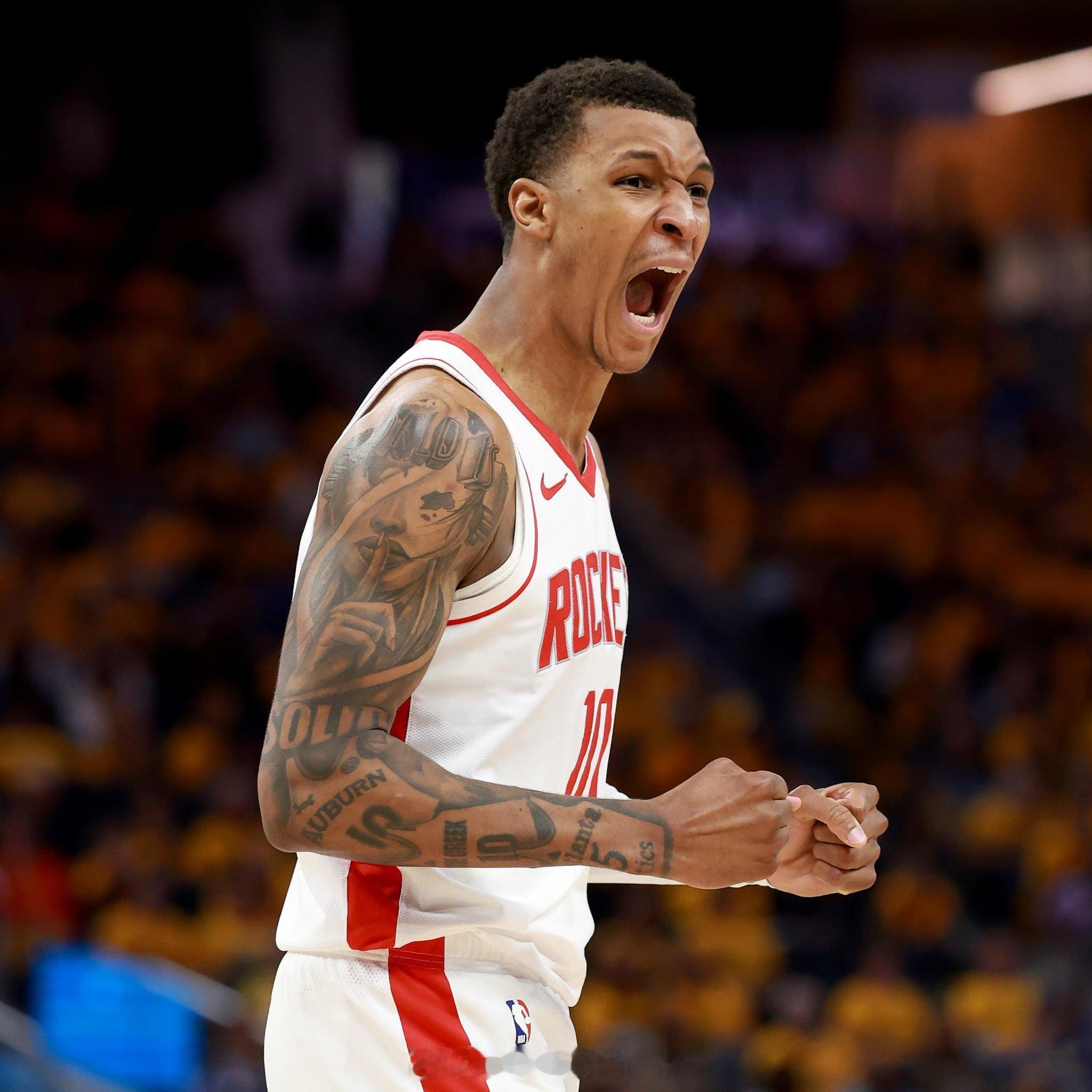 经过1月份的低迷，小贾过去20场比赛，场均16.7分7.3篮板1.6助攻1抢断1