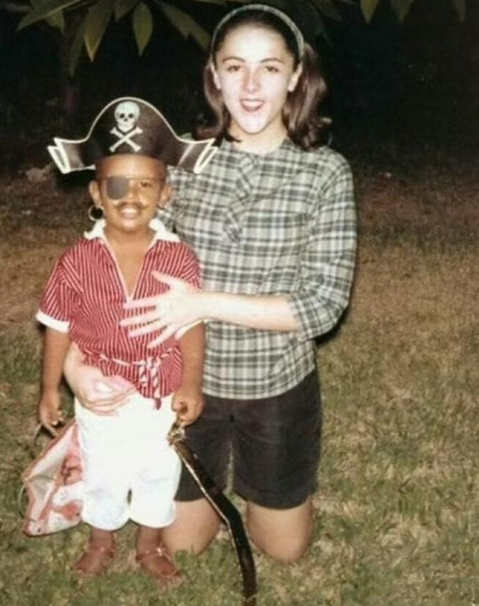 1961年，奥巴马的母亲18岁因感情破裂离婚。离婚后她却一直告诉儿子：“你爸是一