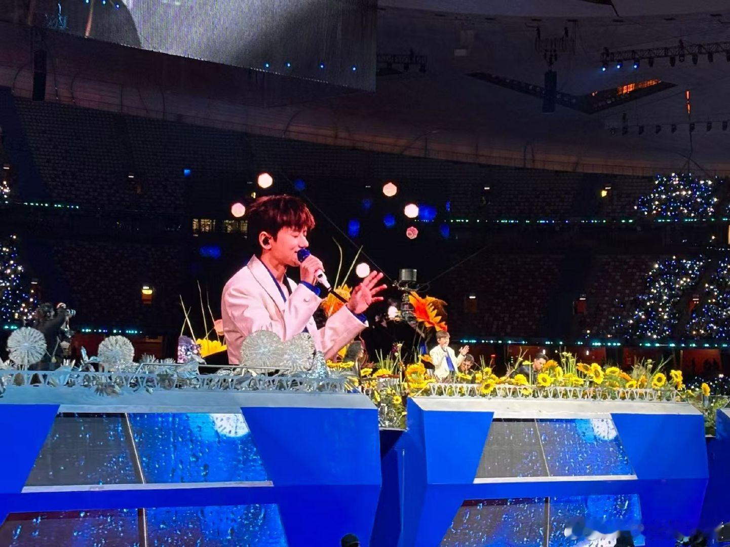 张杰 张杰414特别版点歌台 张杰用舞台兑现温柔！414特别版点歌台上线，八首稀