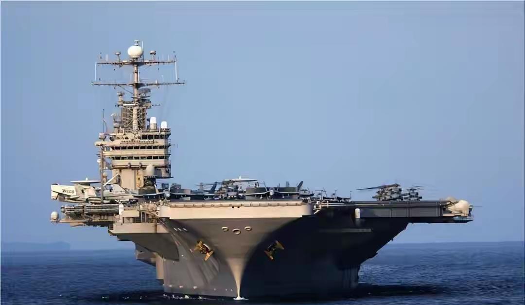 哈梅内伊躲进地堡，美航母全速逼近，关键时刻，特朗普却“怂”了