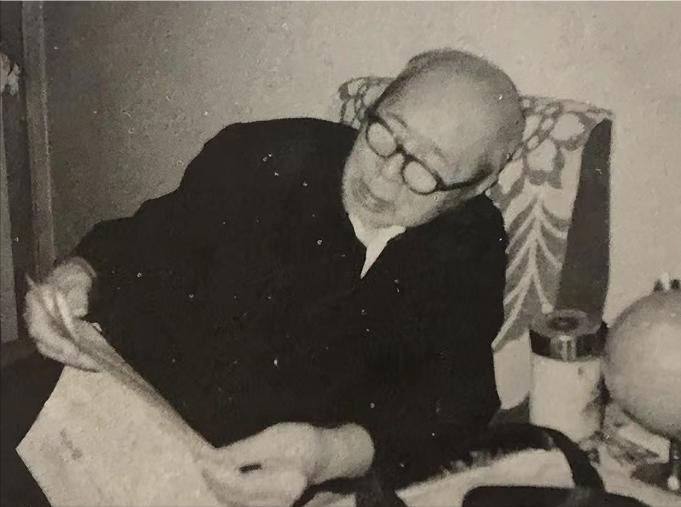 这是陈伯达生前留下的最后一张照片，也不知道叶永烈在拍摄这张照片的时候，是如何说服