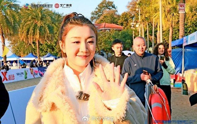 陈梦现身厦门马拉松现场 和奥运冠军陈梦一起参加马拉松，强身健体吧！ 
