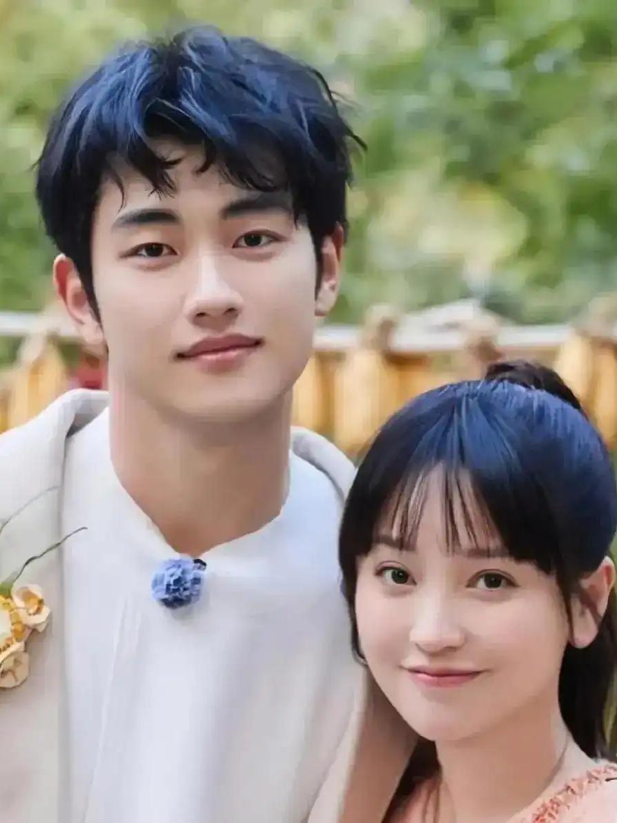 从金莎到蔡卓妍：“姐弟恋”越来越大方了

金莎嫁小19岁的孙丞潇，热度刚过，近日