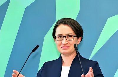 台当局胆大包天！国台办发出罕见警告，不准“台独”送日本大熊猫！
 
12月中旬，