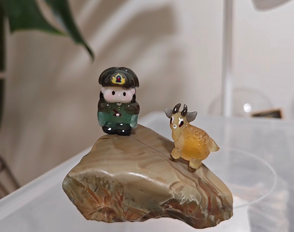 生命树剧粉手搓白菊藏羚羊周边好可爱呀，剧粉说是用玛瑙石头做的
