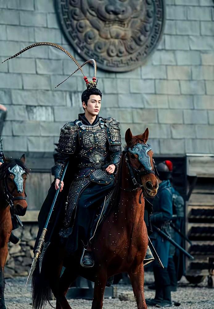 张凌赫拍《逐玉》真是拼了！为了演好少年将军谢征，他硬是减重15斤，在零下寒冬里穿