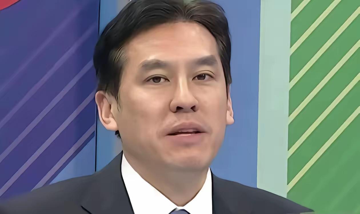 黄偉翰：阵风性能优于歼10，被击落可能是印度飞行员问题。
黄偉翰现在太把自己当回
