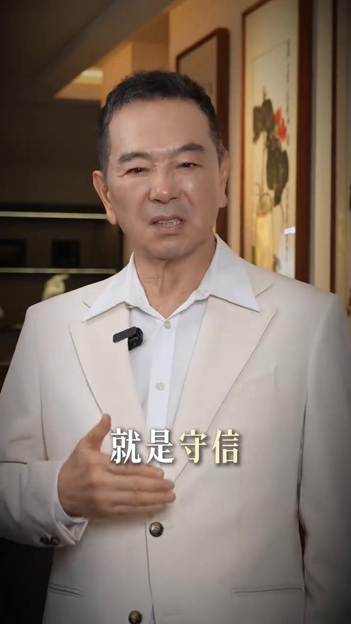 人最大的愚蠢是什么？话多。人最傻的行为是炫耀。人最糟的习惯是冲动。人最大的格局是