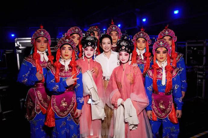 秦海璐花彩香一张嘴就是戏电视剧主角秦海璐演的花彩香真的太绝了，张口自带戏腔韵味，