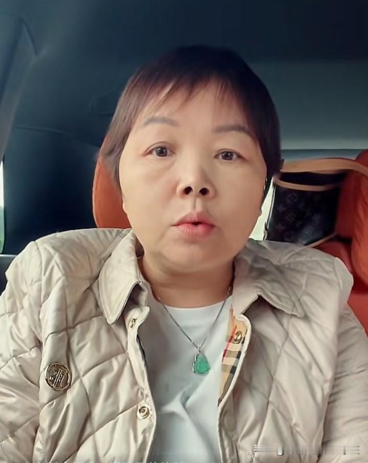 特事特办，叶锐聪一个月后领新身份。
叶锐聪父母高调认亲后，马上带叶锐聪进行身份证