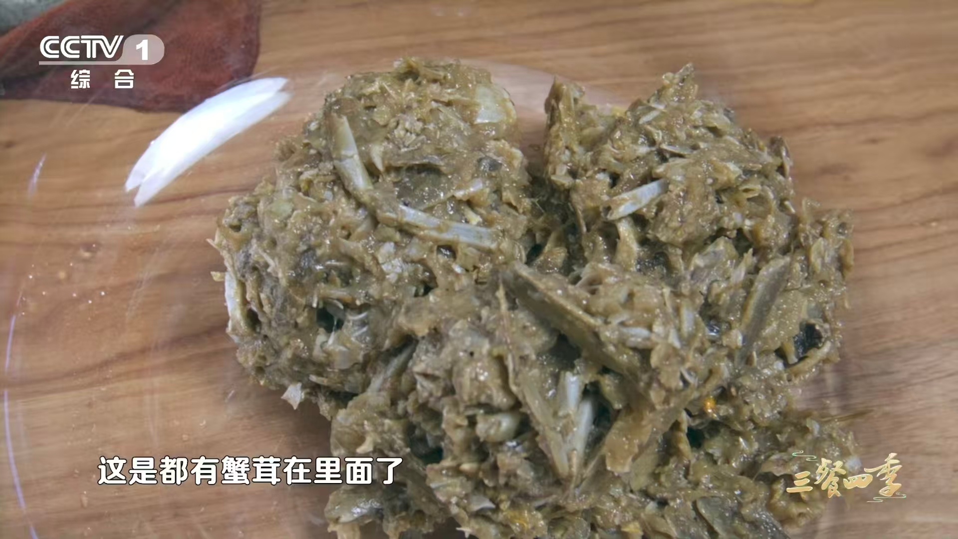 谁能拒绝一碗鲜掉眉毛的河蟹面这碗面值得专门去趟天津 七里海河蟹，黄膏各半。蒜臼捣